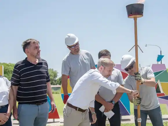 Ampliación de la red de gas natural y escrituras a familias de Maciá