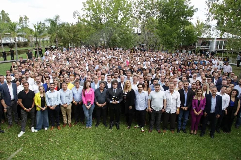 Javier Milei tendrá precandidatos a intendente en 121 municipios de la Provincia