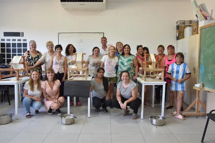 Las Mujeres de la Seda forman parte de un proyecto de sericicultura, que fue gestionado hace casi dos años con fondos del Banco Mundial. Este proyecto es de carácter regional, y participan Rafaela, Ataliva y Lehmann”.