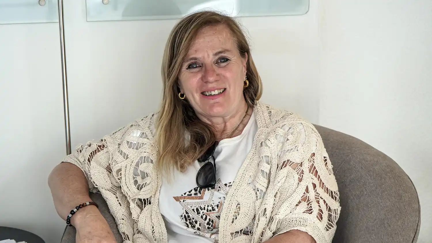 Agradecida. Por los años de trabajo cumplidos, se muestra Ana María La Torre