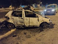 Un auto fue consumido por las llamas en La Movediza
