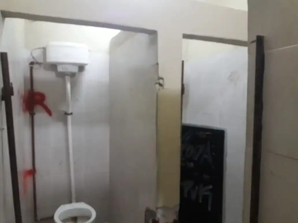 Baños de la terminal: “¿Puertas? ¿Para qué?”