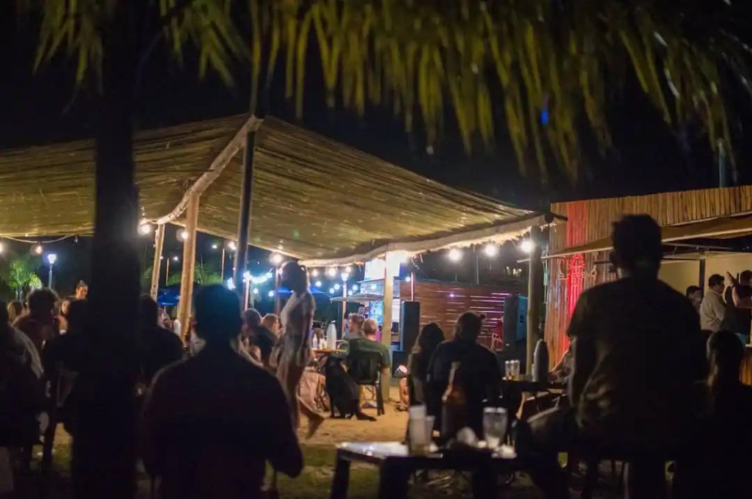 Victoria prorroga la restricción de circulación nocturna de personas