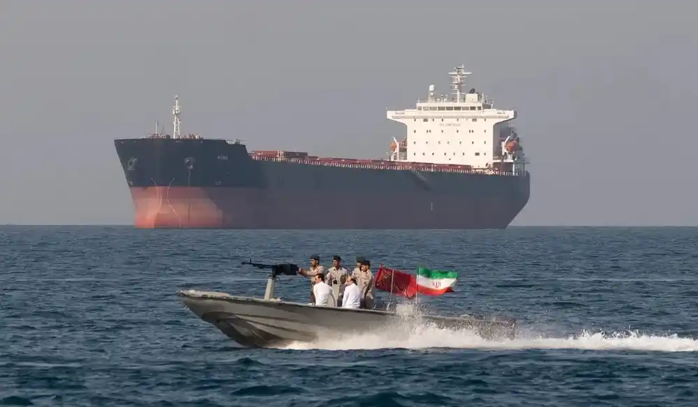 El estrecho de Ormuz, nuevamente cerrado, como consecuencia de los bombardeos israelíes