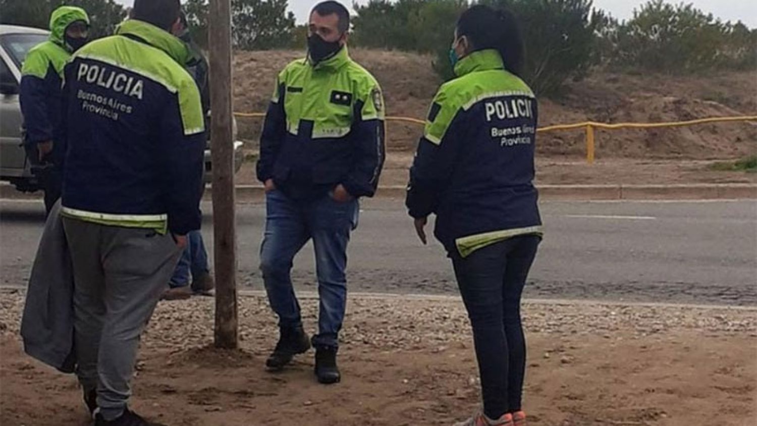 Disfrazado de policía quiso entrar a Villa Gesell "para ver a su novia"