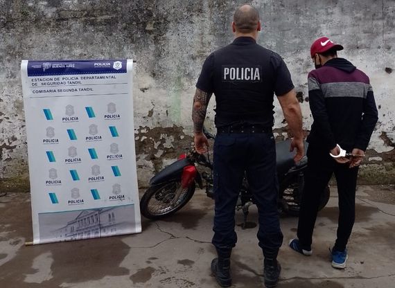 Detuvieron a un sujeto que circulaba en una moto robada