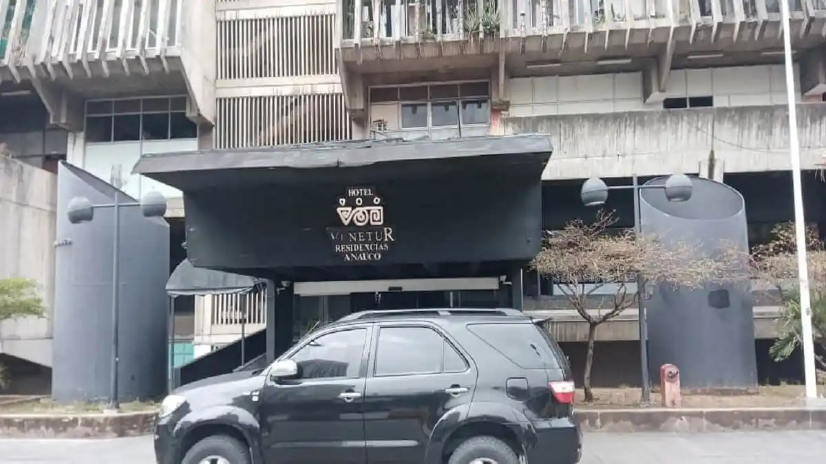 DESVALIDOS ante las invasiones: vecinos del Anauco Suites sufren a causa de los colectivos