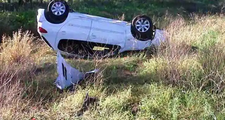 Automóvil volcó en la ruta 191