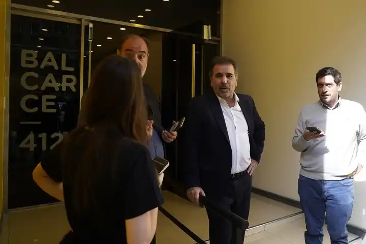 El PRO bonaerense todavía no resuelve el acuerdo con Milei, mientras lanzan una señal a la UCR