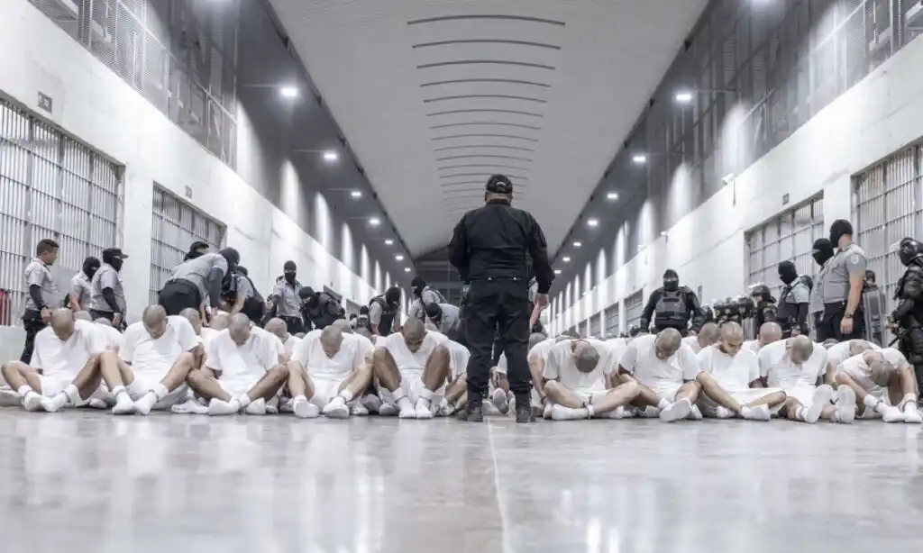 DECISIÓN JUDICIAL EN EE.UU.: Jueza exige «facilitar» retorno de migrante venezolano expulsado a El Salvador