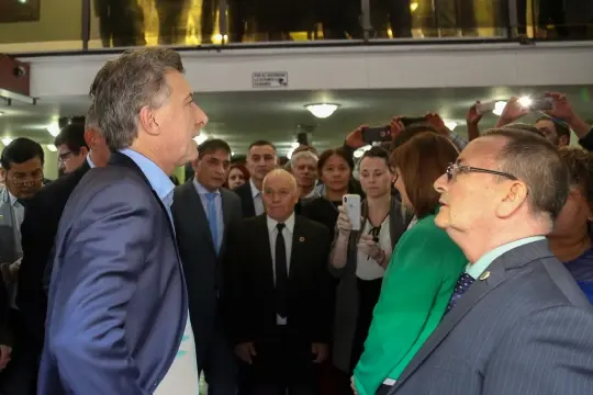 Macri visitó la sede de Gendarmería que fue atacada con bombas molotov