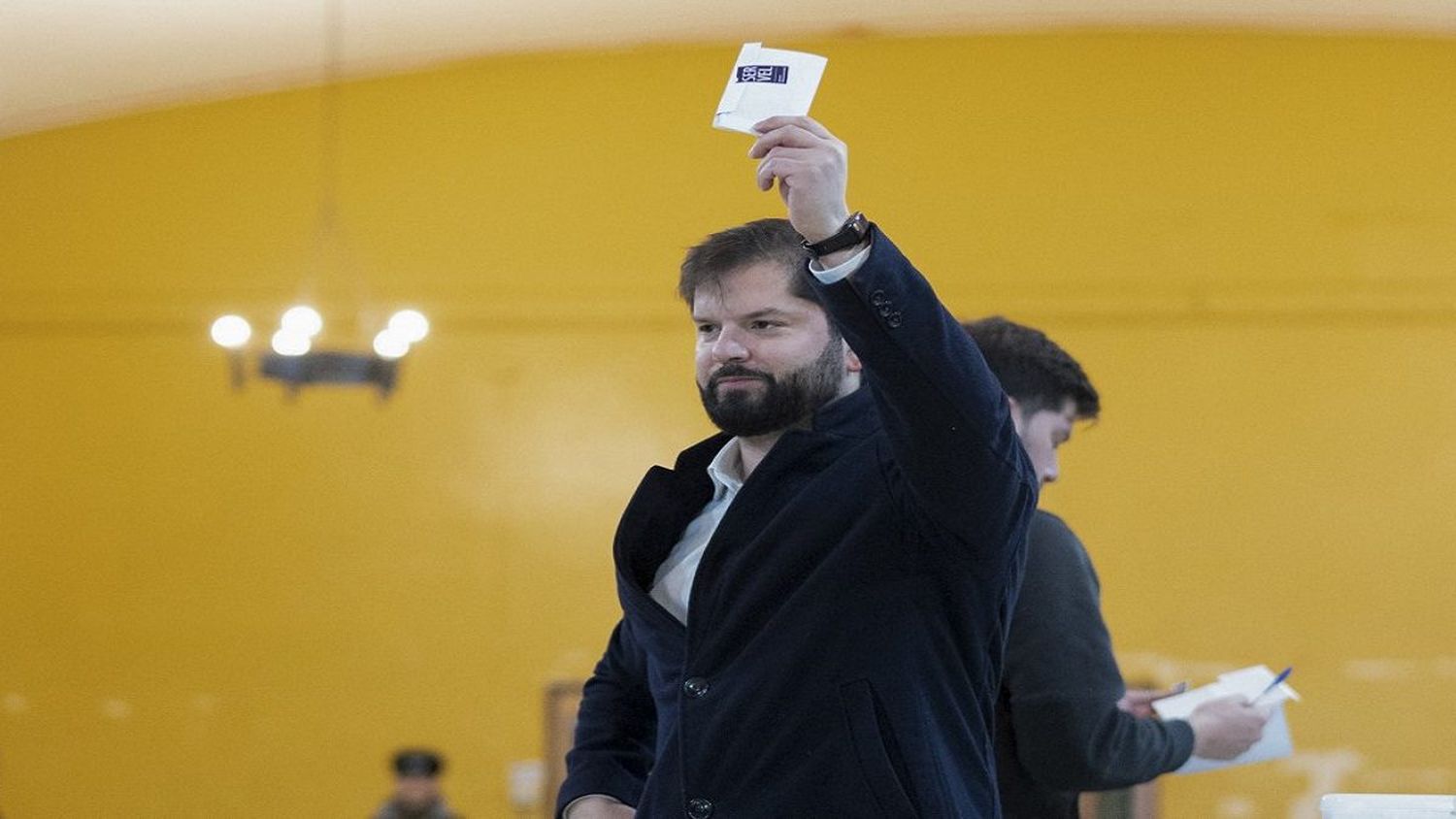 ¡BORIC SE QUEDÓ ATASCADO EN UN TOBOGÁN Y EN LA CONSTITUYENTE! Derecha gana comicios que buscan una nueva Constitución en Chile