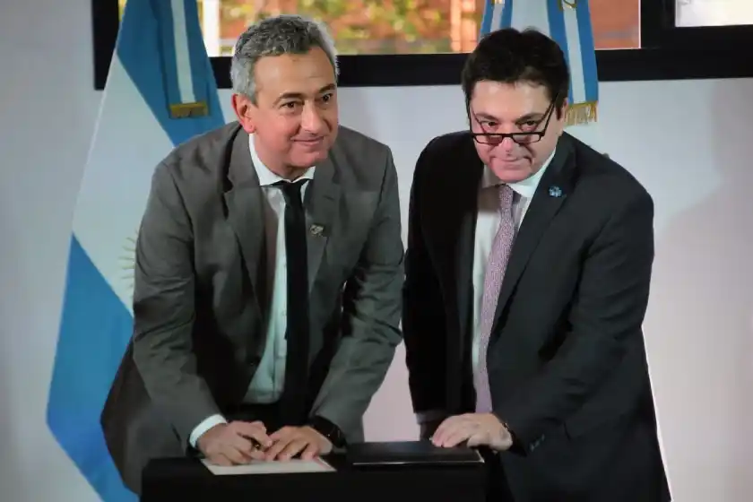 Javkin juró como intendente: «Tiene que ser un tiempo de mayor justicia para con Rosario»