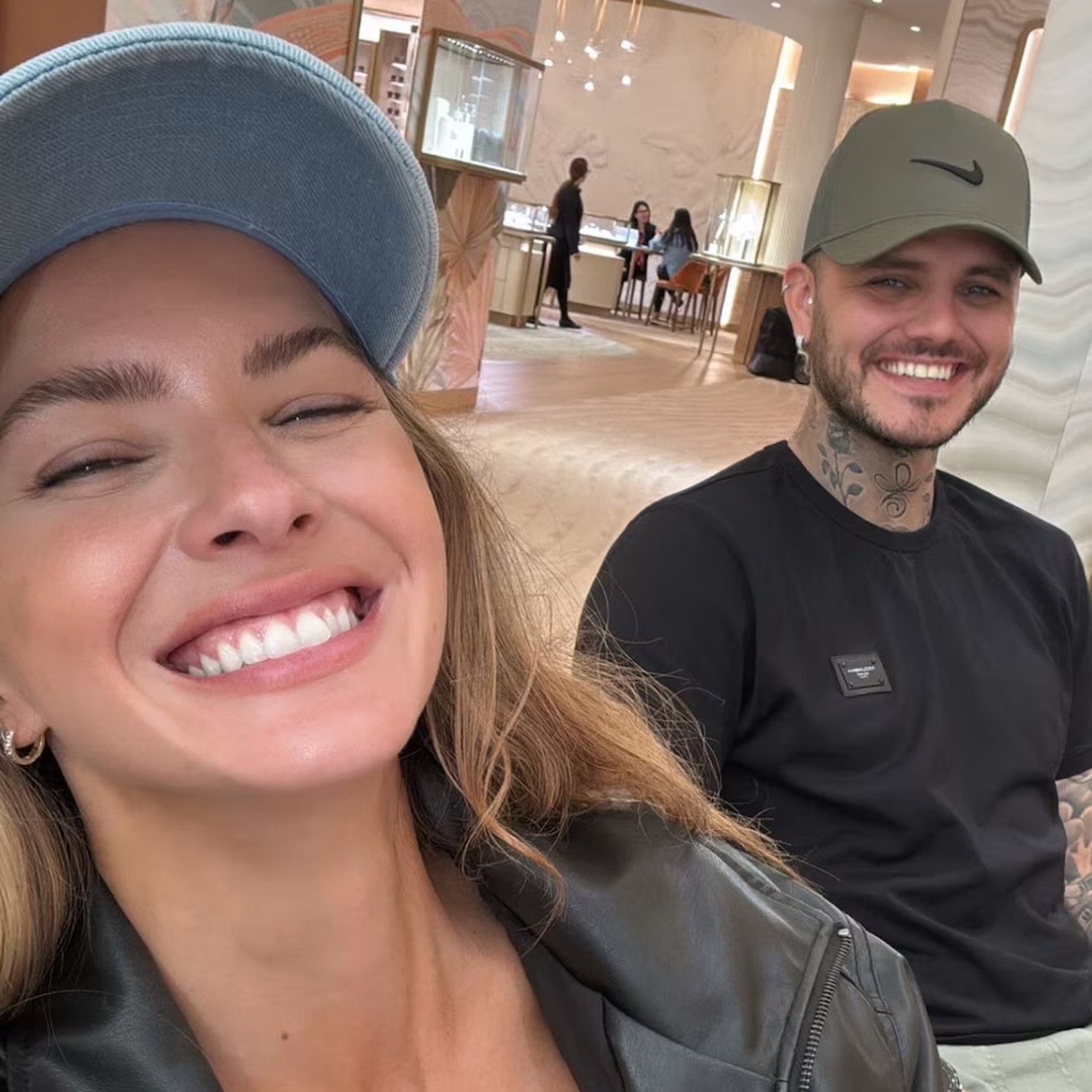 Icardi y la China en una joyería en Miami
