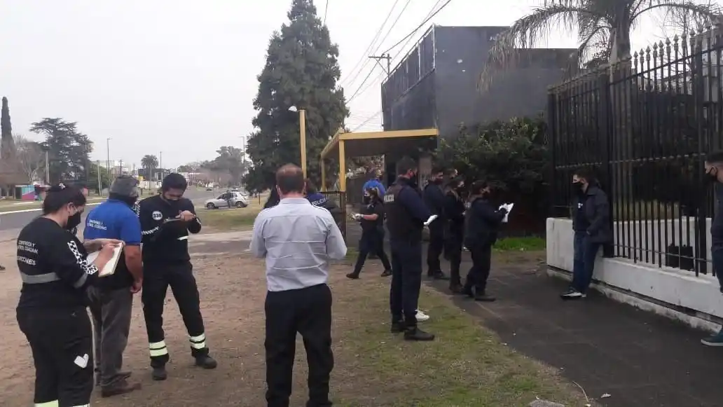 La Plata: desbaratan fiesta clandestina en una cervecería, con más de 60 asistentes