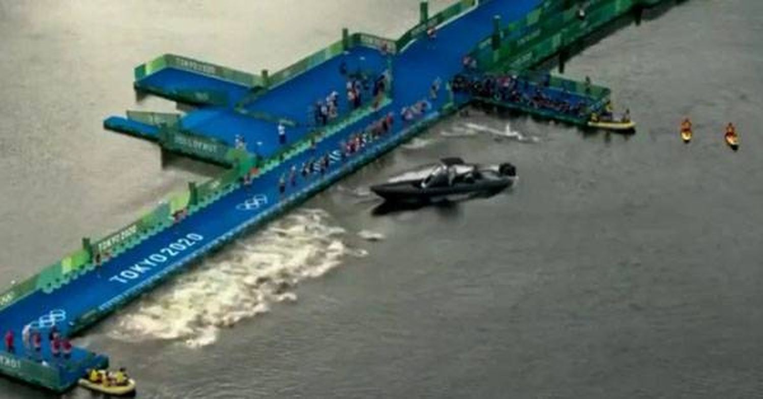 Un barco casi causa una tragedia en el inicio del triatlón masculino de los Juegos Olímpicos