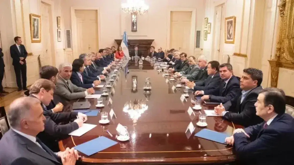 Milei y Kicillof en la primera reunión del Presidente y los gobernadores. (Presidencia)
