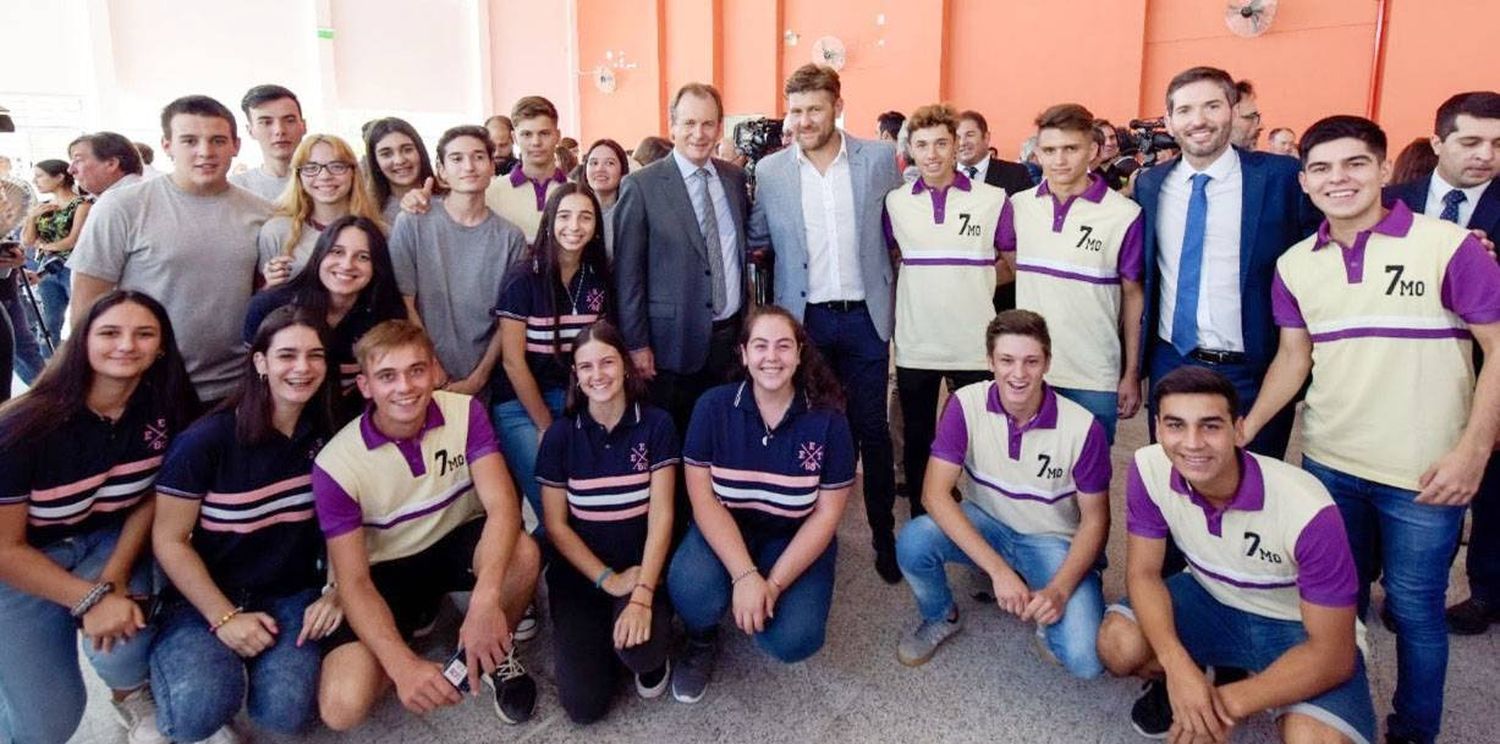Aumentaron un 20 por ciento  las becas estudiantiles y los fondos del transporte escolar 