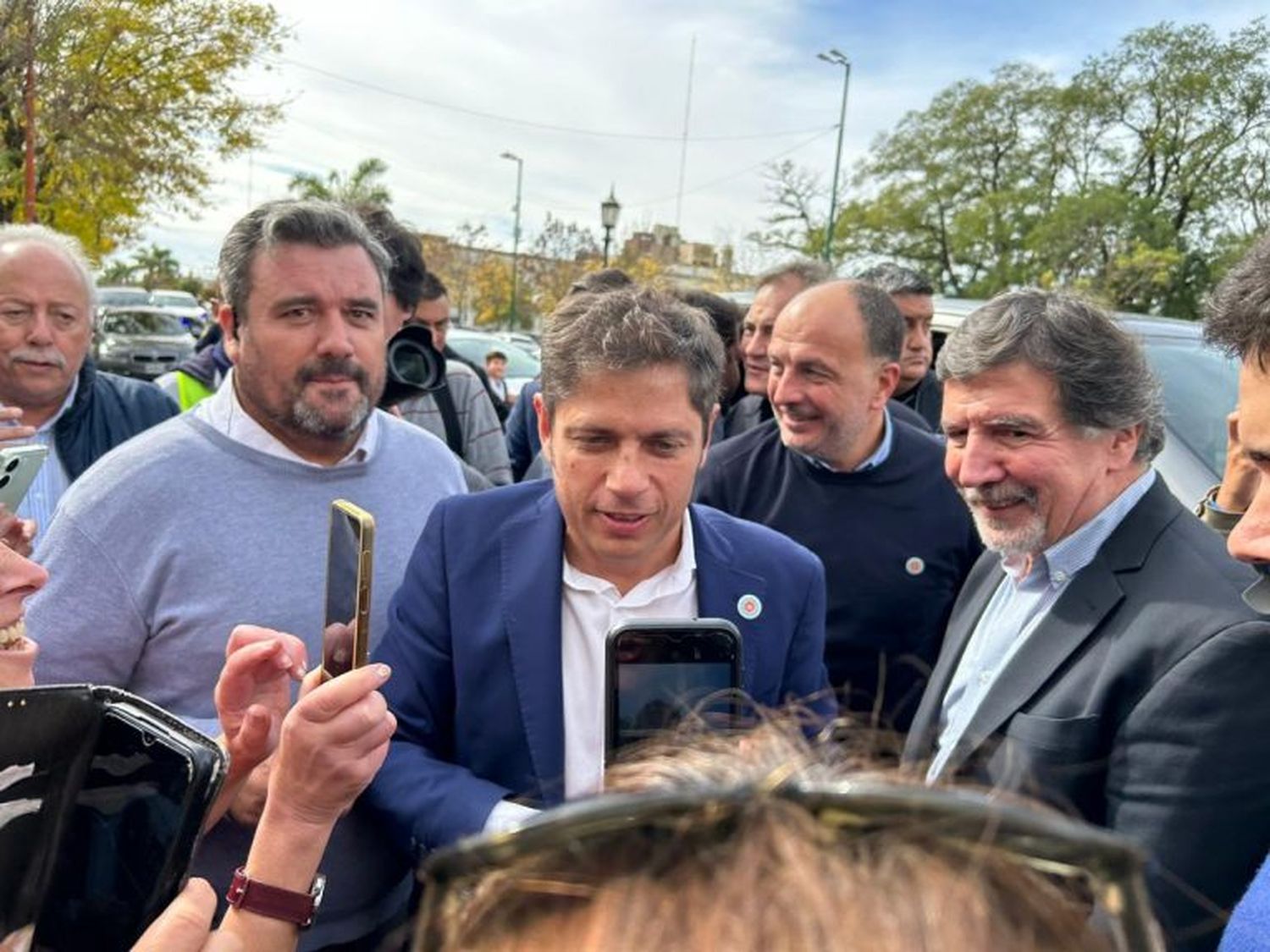 El mandatario provincial participó de un acto en el Palacio Municipal de Tres Arroyos junto al intendente Pablo Garate.