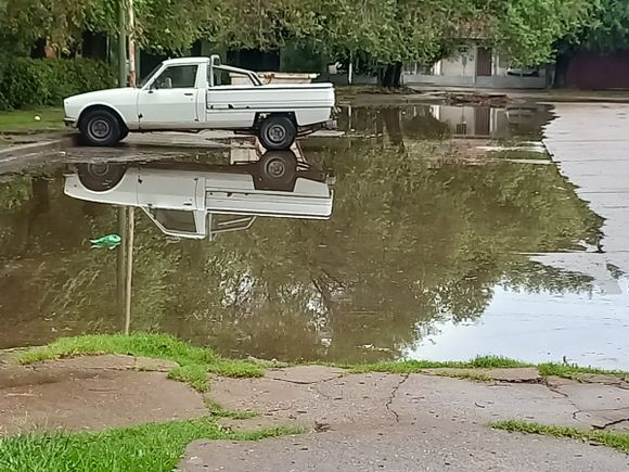 La lluvia copiosa y el estado de los desagües: con abundante agua en poco tiempo, tarda en drenar