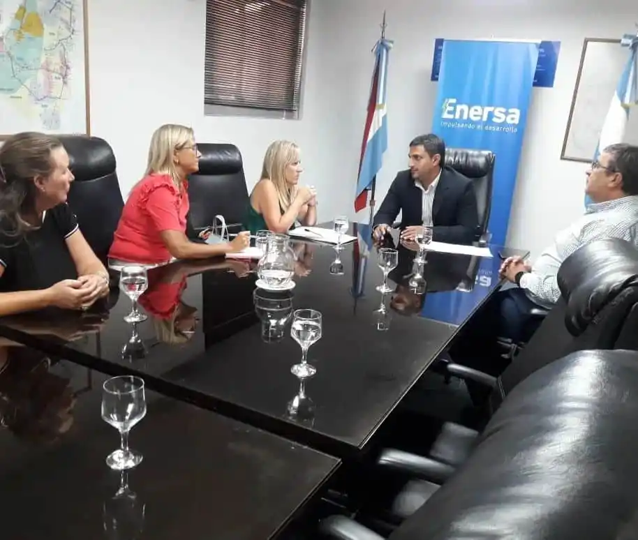 Ante los múltiples reclamos, la Defensoría del Pueblo de Paraná se reunió con autoridades de Enersa