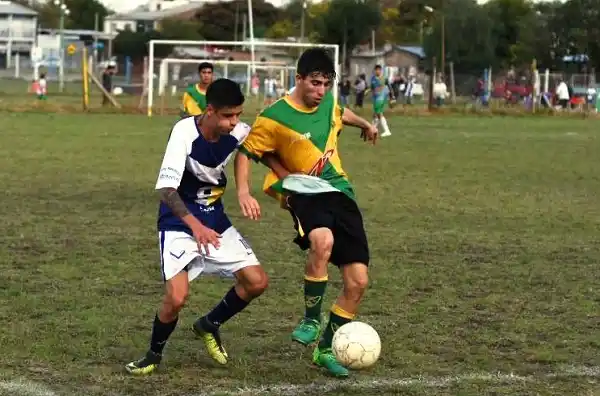 Juvenil del Norte ganó y quedó solo arriba en el torneo de la División B