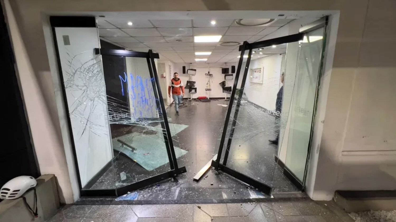 La Justicia imputó a tres dirigentes de La Cámpora por el ataque al edificio de TN y ElTrece