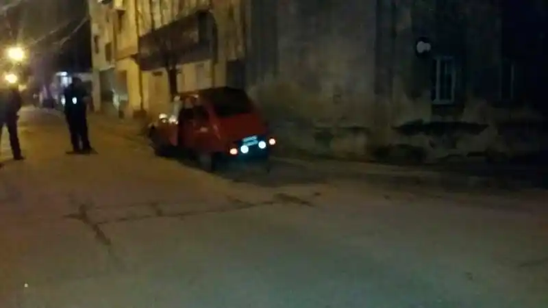 Conductores ebrios: Uno iba a contramano y otro chocó un árbol