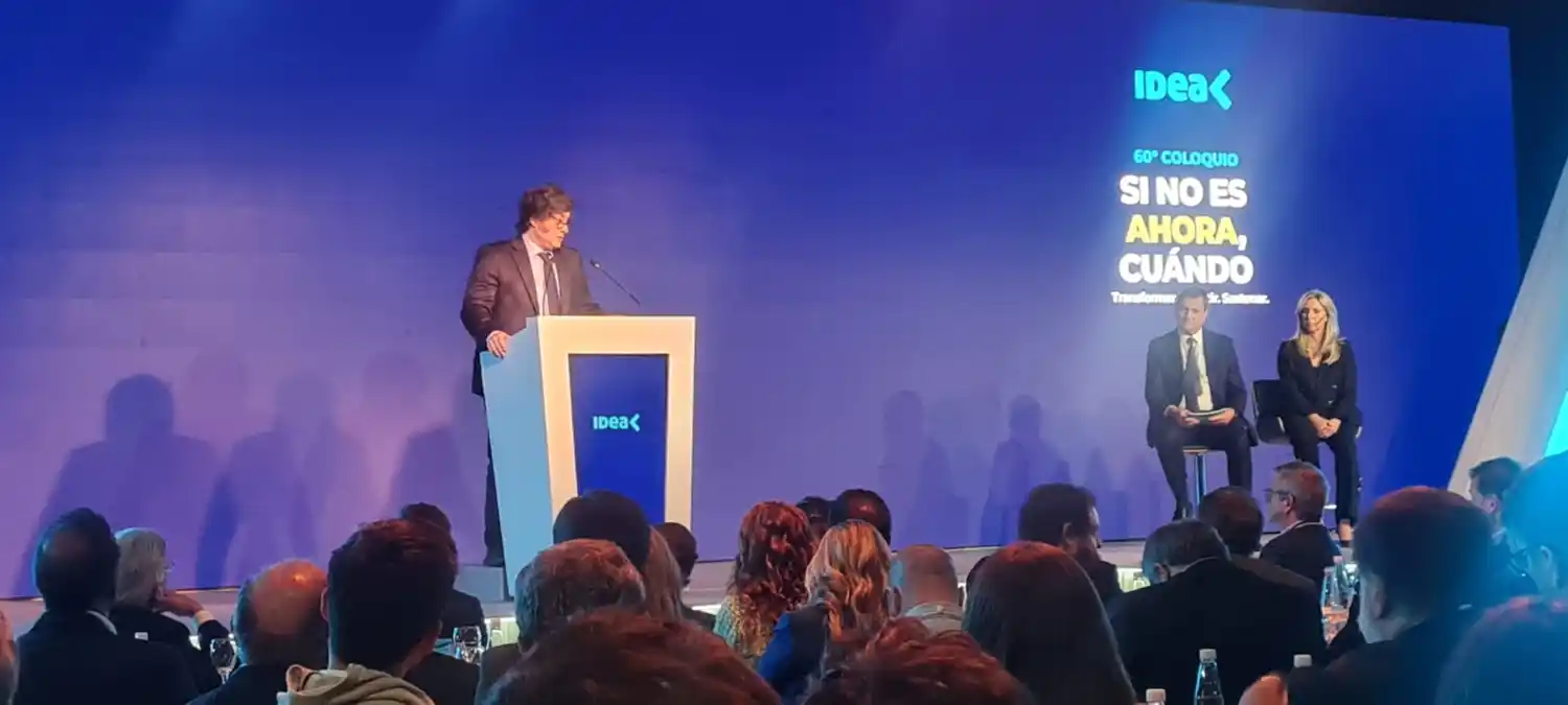 Milei en su exposición en el Coloquio IDEA