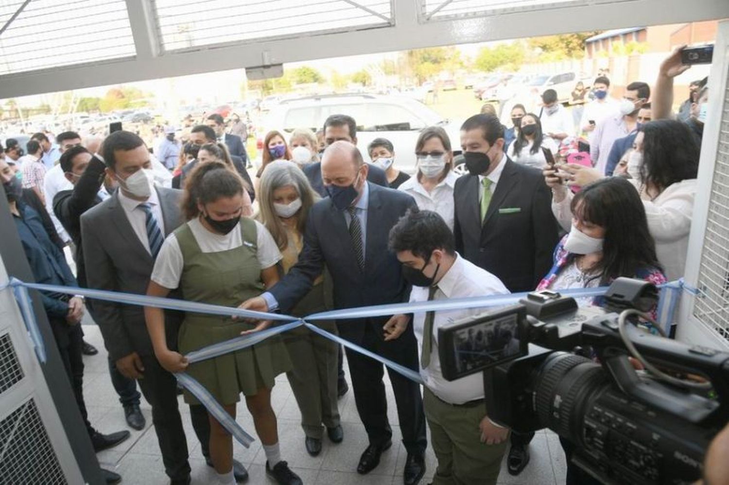 El gobernador inauguró la obra de la EPES Nº 59 en el barrio Antenor Gauna