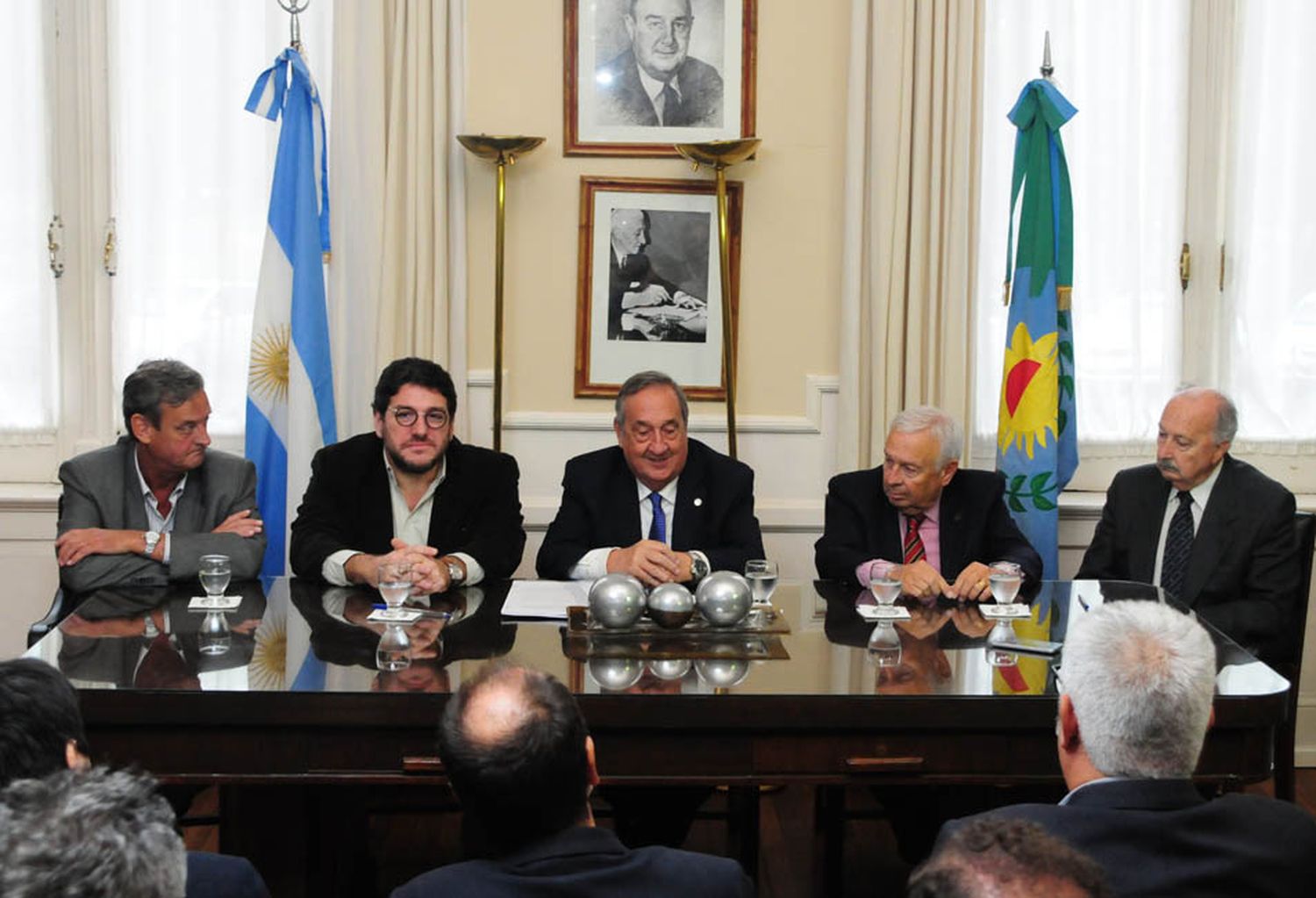 Con la llegada de Avelluto, se rubricó el acuerdo para iniciar la reparación del Cervantes
