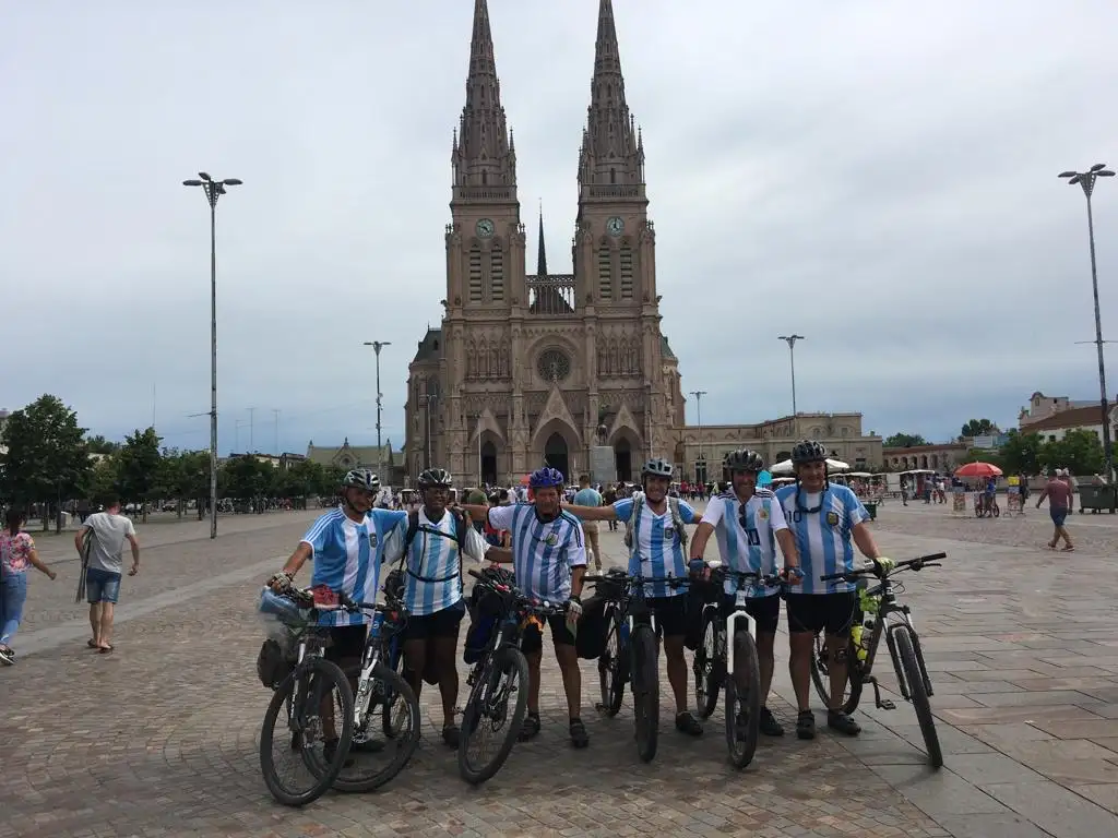 Peregrinos de "Pedaleando a Luján" concretaron el quinto viaje en bicicleta a la Basílica