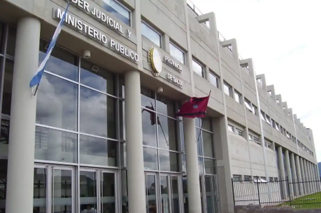 La Ciudad Judicial de Tartagal fue escenario de la protesta de la nena wichí. (Foto: Gentileza).
