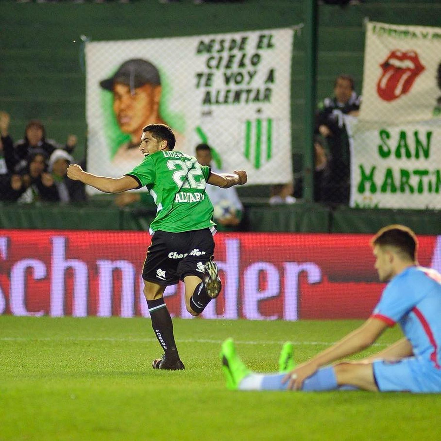 Juan Álvarez: "Me veo con muchas chances de ser titular en el clásico frente a Lanús"