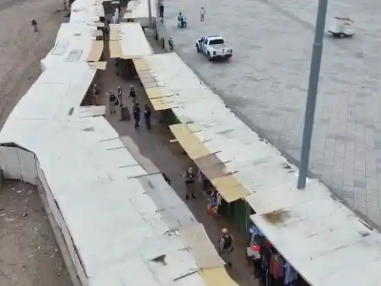 De acuerdo a lo informado, la Justicia constató diversas infracciones, entre ellas problemas estructurales, riesgos eléctricos y presuntas violaciones a la ley de marcas en gran parte de los puestos.