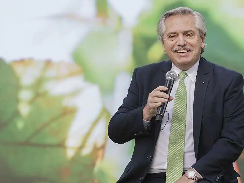 Fernández, de subirse al discurso feminista a ser denunciado por pegarle a su mujer, y tratarla de loca, mentirosa y borracha.