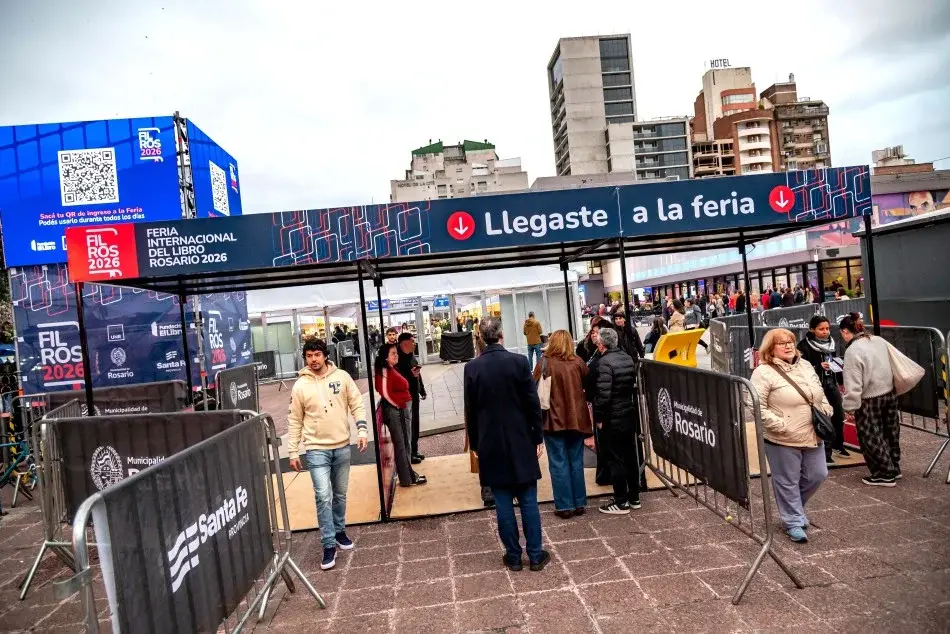 La Feria del Libro vuelve a abrir sus puertas tras la inauguración.