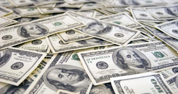 El dólar blue bajó y ahora vale lo mismo que el oficial