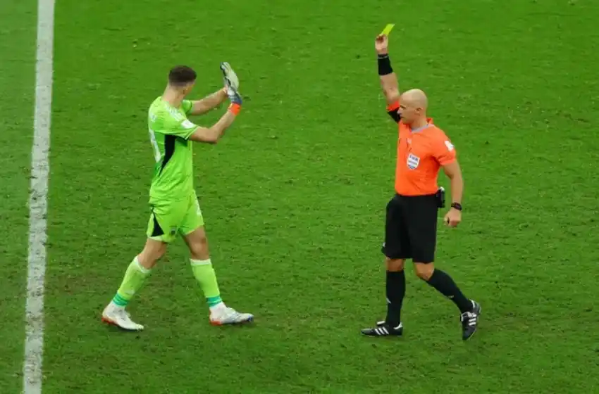 Posteo picante del “Dibu” Martínez tras la nueva regla para los penales