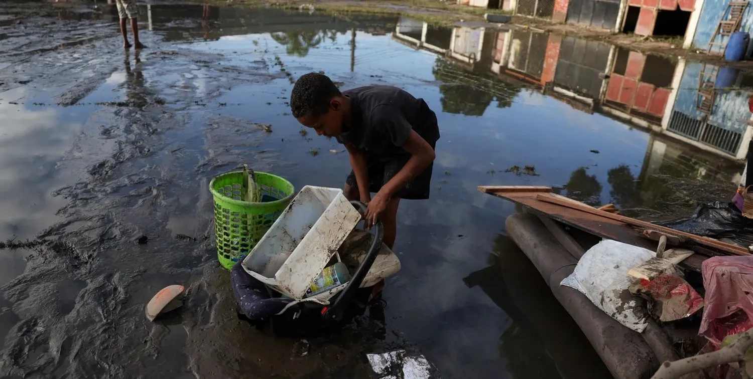 Entre las víctimas, hay un hombre fallecido por un deslizamiento de tierra y otros dos por descargas eléctricas, aunque la mayoría murieron ahogadas ante las crecidas de los ríos. Foto: Reuters