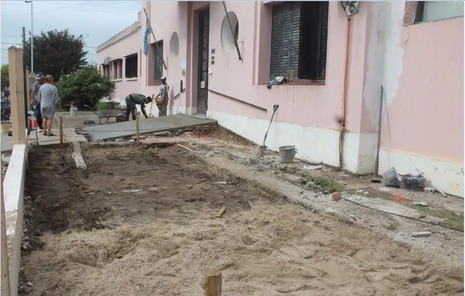 Realizan obras de remodelación en accesos al asilo de ancianos
