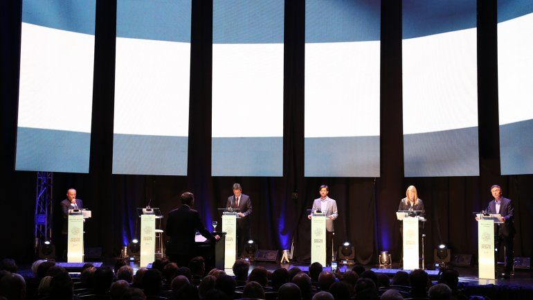 Elecciones 2015: Sin Scioli, debatieron los candidatos a Presidente
