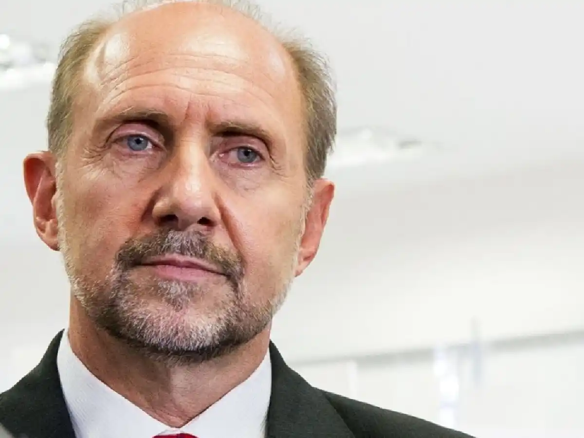 Perotti congeló los salarios del personal ejecutivo de Santa Fe por 180 días