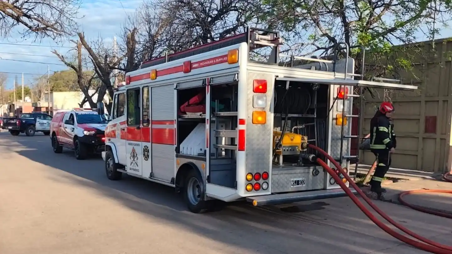 Incendio en calle carra al 2700