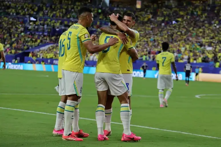 Brasil tuvo que sufrir hasta el último instante para avanzar a los octavos de final.