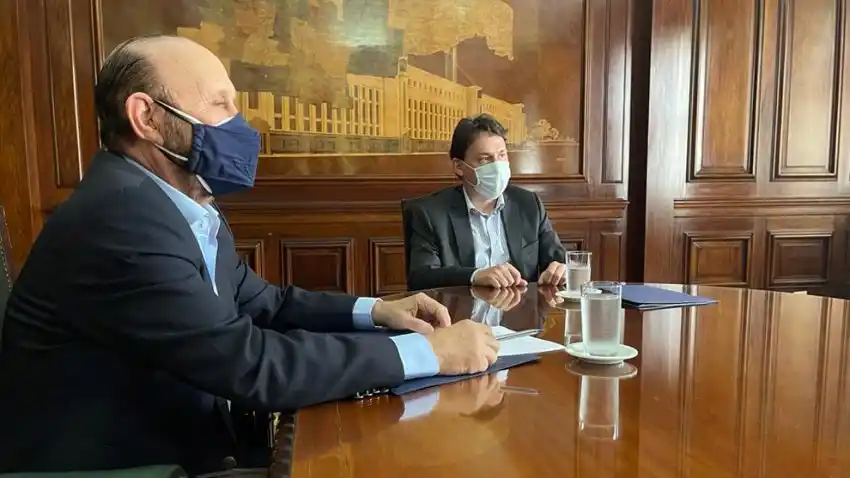 El Gobernador selló convenios para obras de electrificación en la provincia