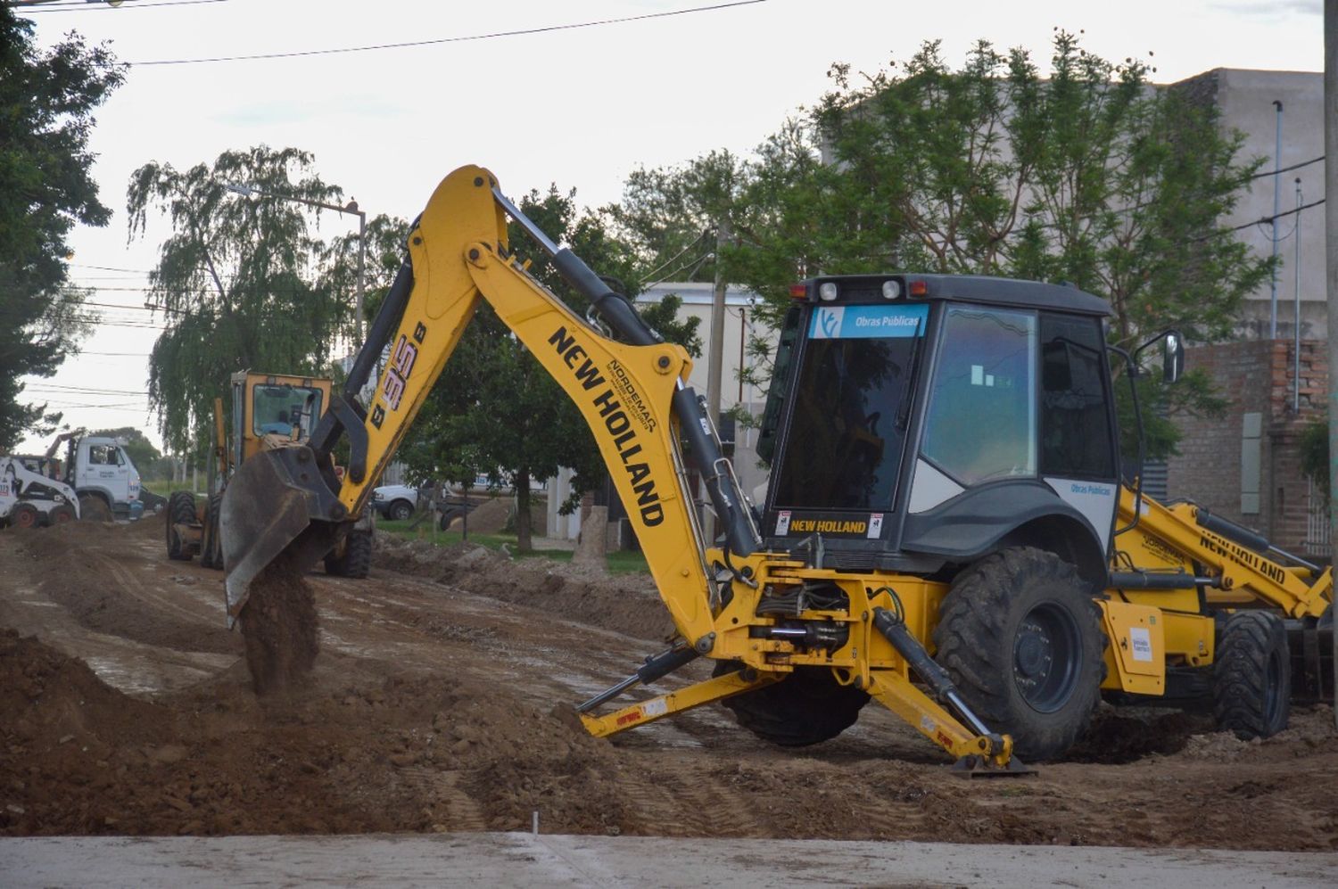 Intenso trabajo municipal de acondicionamiento de calles y desagües en Venado