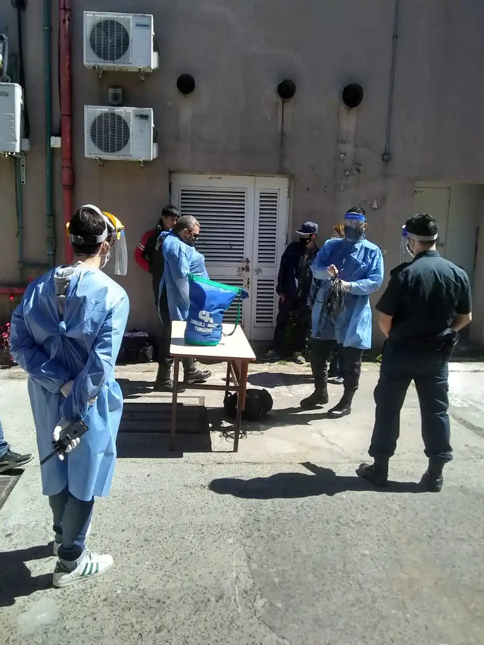 Insólito: Fueron a darles el alta de Covid y los sorprendieron robando dentro del centro de aislamiento en Quilmes