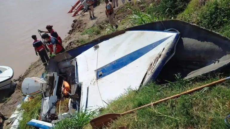 Una lancha chocó en la Toma de agua de Paraná: hay una persona desaparecida
