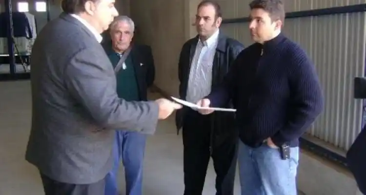 A los tirones por la fábrica